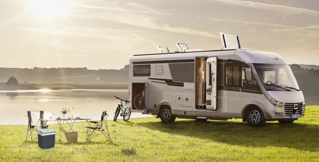 Carthago campers half integraal - camperplaats aan het water